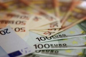 "ПриватБанк" в январе–феврале снизит ставки по валютным и гривневым депозитам