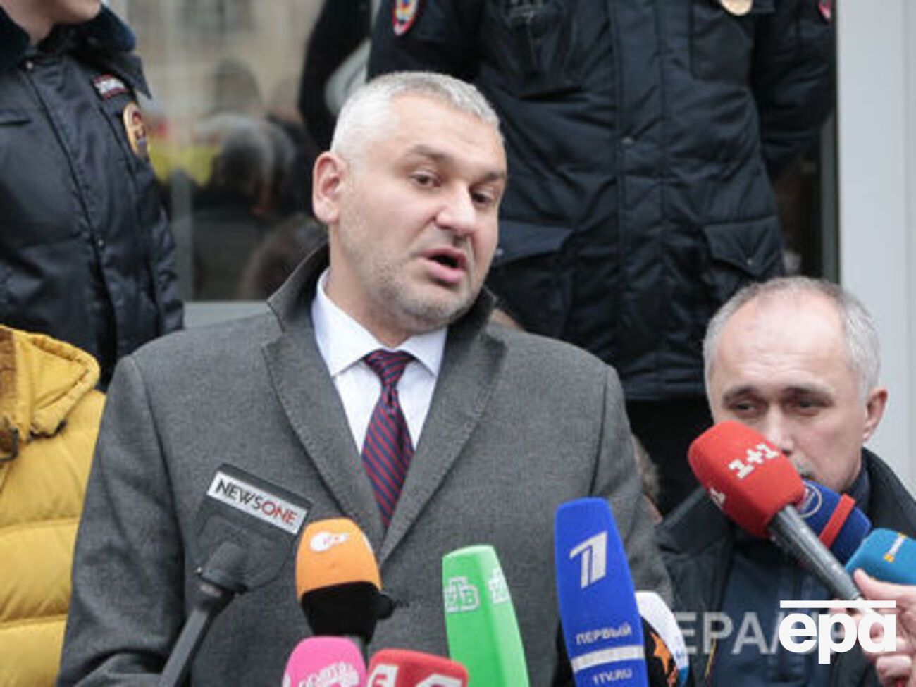 Фейгин: Либералы и так с рук Кремля слазят только чтобы поесть на приемах, а тут еще и публично с патриотами можно в десна дуться