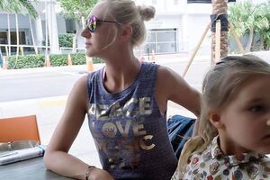 Орбакайте: А тем временем Клавочка покоряет снежные вершины на сноуборде, братья счастливы, что она теперь может составить им компанию