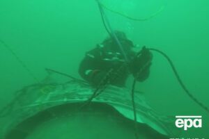 Водолазы обнаруживают все новые фрагменты самолета