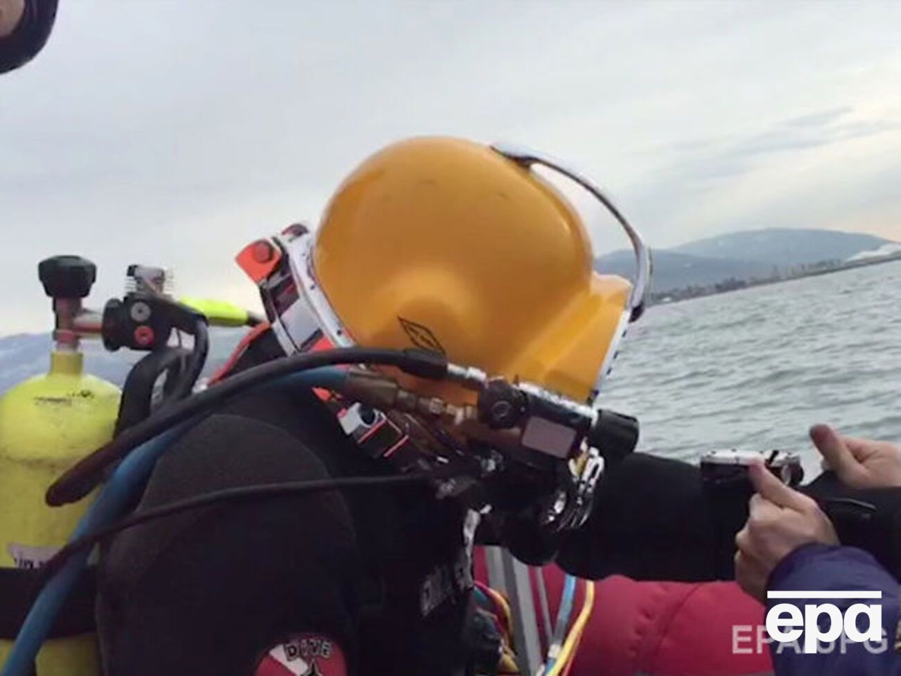 До сих пор точно не известно, какой черный ящик Ту-154 водолазы подняли со дна первым