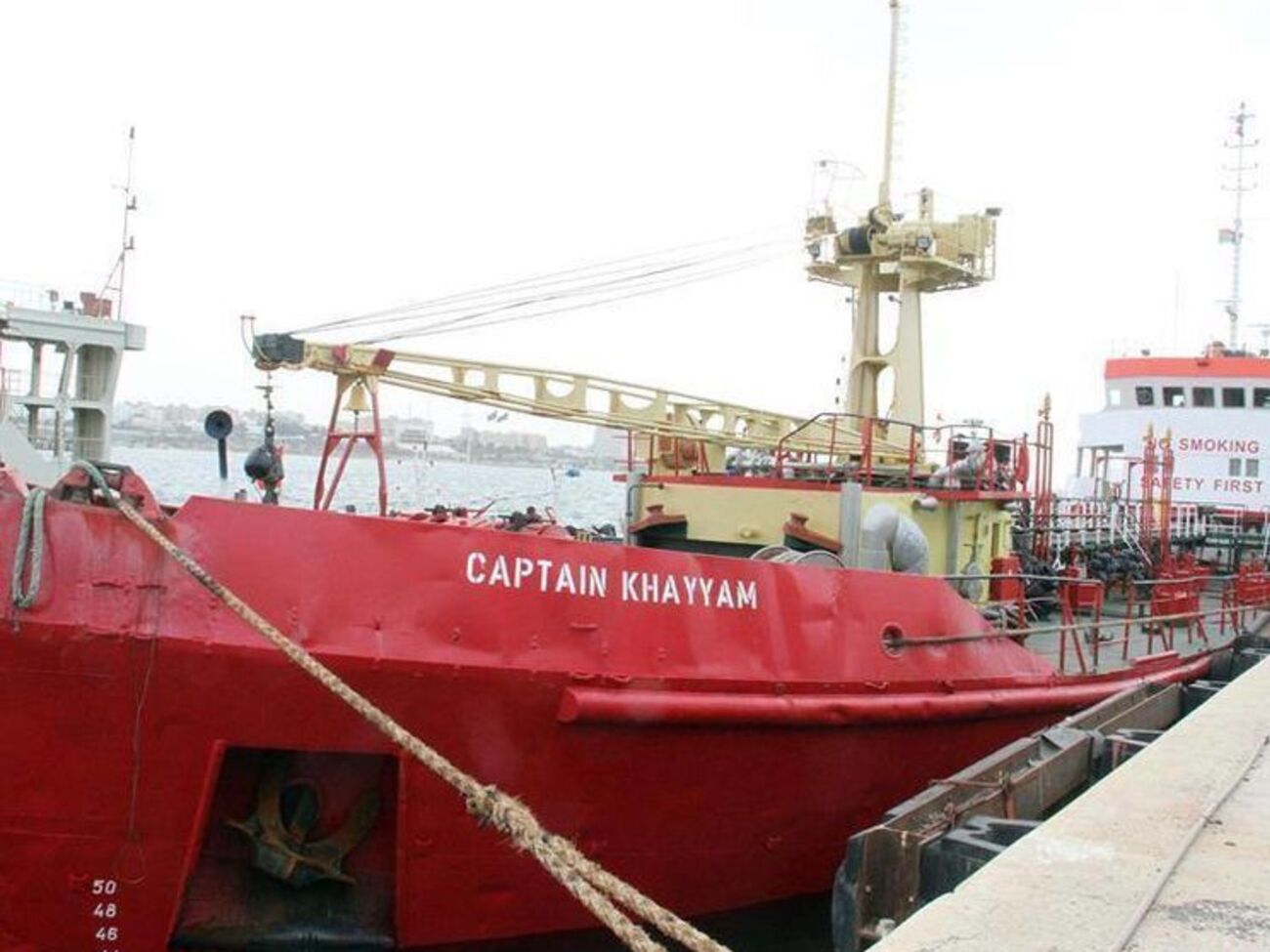 В Украину вернулись два моряка с арестованного в Ливии судна