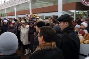 В Харькове на Центральном рынке прошел рождественский флешмоб