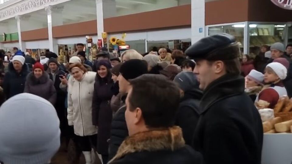 В Харькове на Центральном рынке прошел рождественский флешмоб