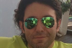 Малахов: Разбирая старые фотографии: мне два года и я глажу себя по голове, когда мамины подруги говорят: "Какой хороший мальчик!"