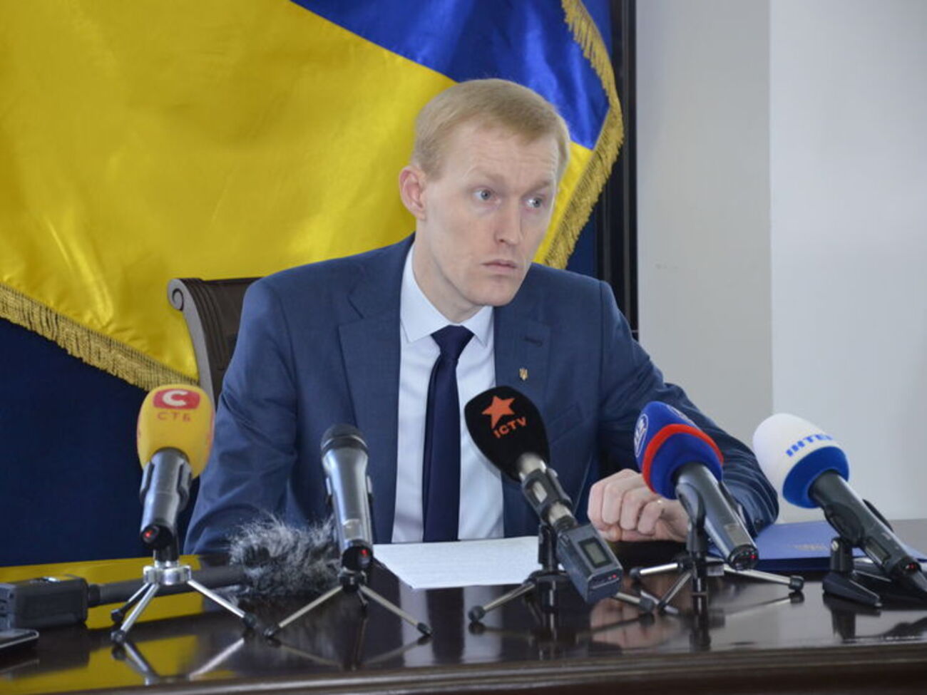 Божило: Как было установлено в ходе предварительного расследования, главный подозреваемый во время задержания наступал своей ногой на горло потерпевшего