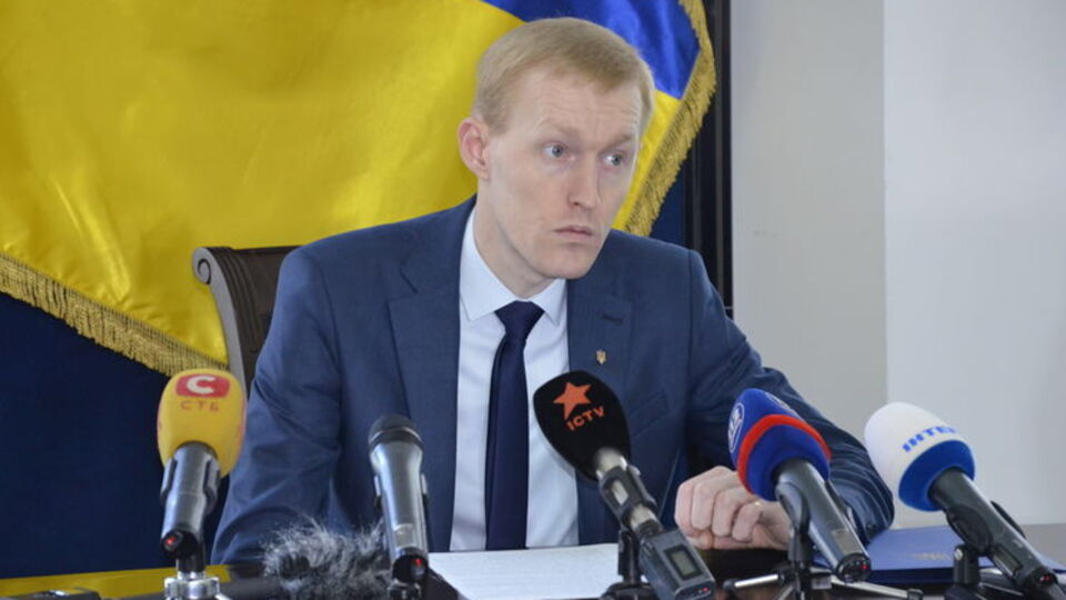 Божило: Как было установлено в ходе предварительного расследования, главный подозреваемый во время задержания наступал своей ногой на горло потерпевшего