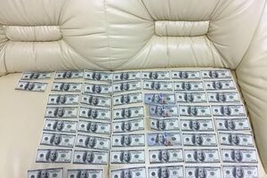 Судью задержали во время получения взятки