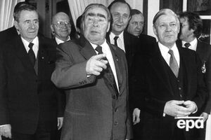 Громыко (на фото крайний слева) и глава СССР Леонид Брежнев в Германии в 1981 году