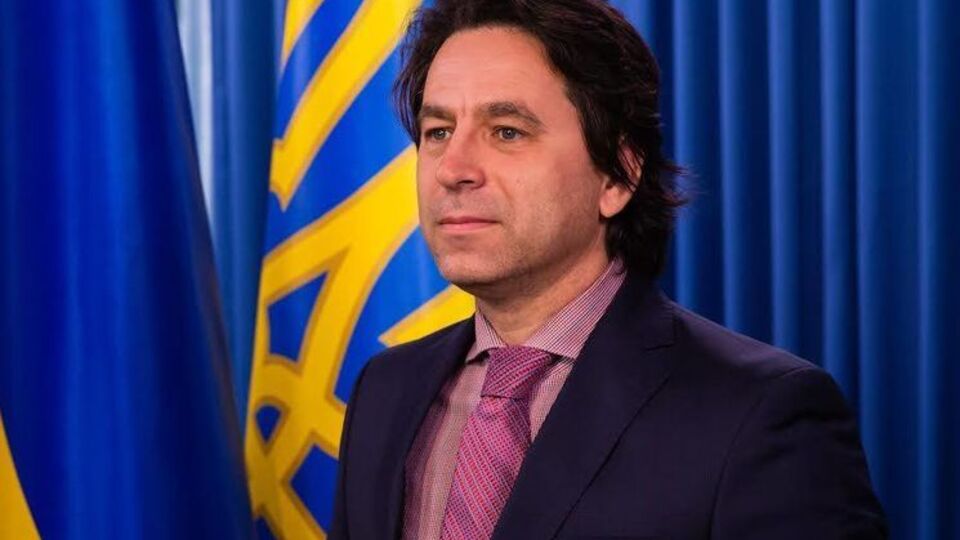 Медведев: Каждый, кому не повылазило, увидит, что издание "Индепендент", хотя и выходит на английском, на самом деле является российским