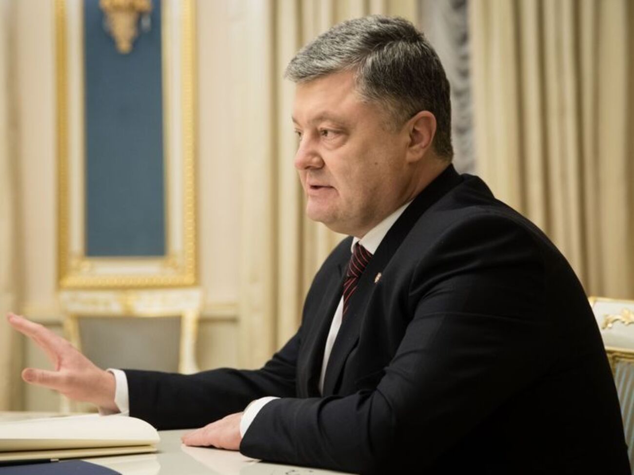 Порошенко: Быстрая имплементация закона "значительно улучшит" инвестиционный климат в стране