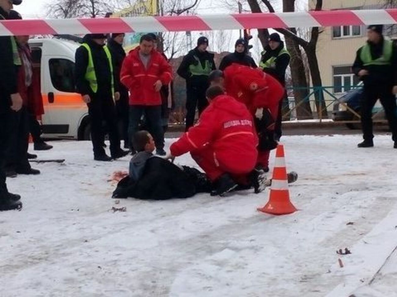 Мужчина нападал на людей во дворе одного из домов