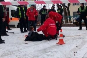 Мужчина нападал на людей во дворе одного из домов