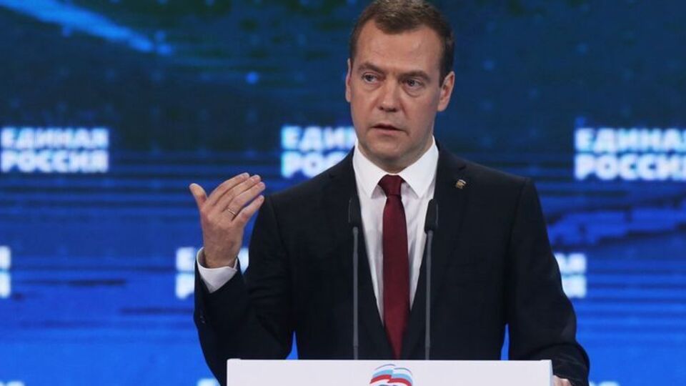 Медведев прокомментировал дополнительные санкции США против РФ