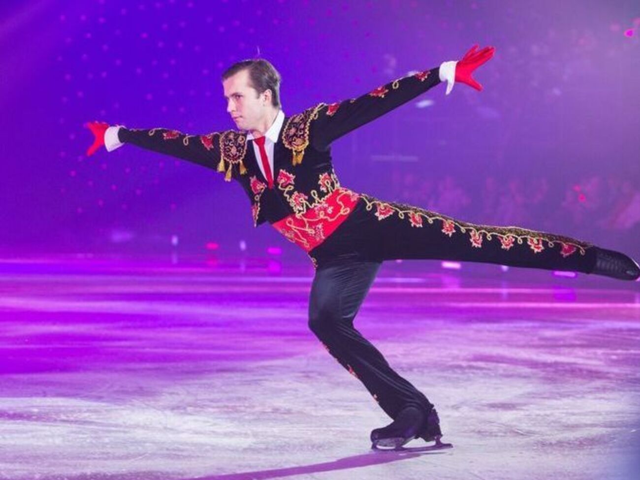 Специально для постановки "Щелкунчик" подготовили 100 ярких костюмов, сшитых для этого представления