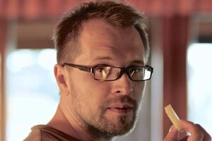 Андрей Бондарь: Пинчук может прибегнуть и к фантастическому способу: пойти на свой трубный завод и подуть в трубу наибольшего диаметра