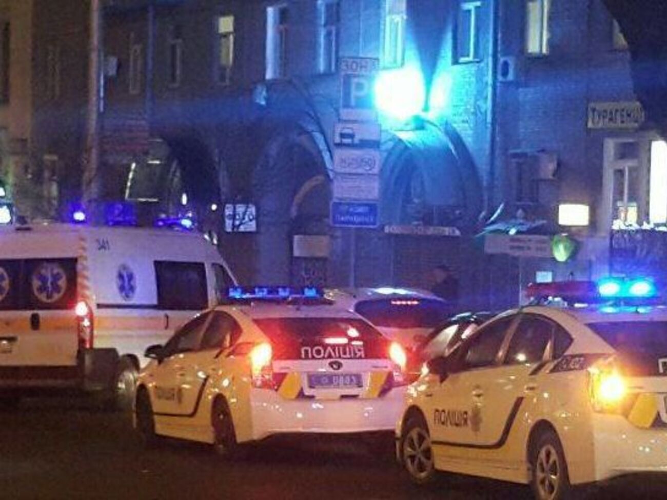 Мужчина и женщина госпитализированы в тяжелом состоянии