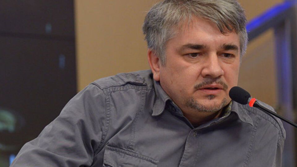 Политолог Ростислав Ищенко: Вариант новых военных действий хоть на линии фронта "ДНР/ЛНР", хоть в Украине в целом стоит на повестке дня