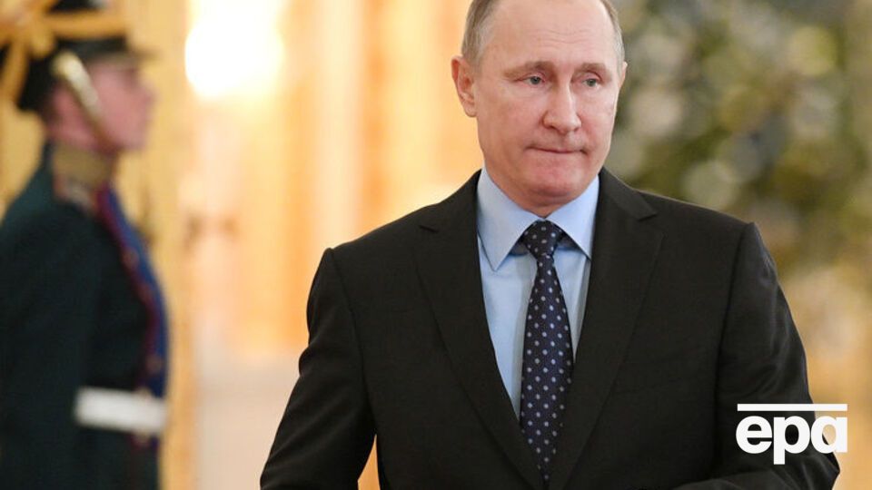Путин не поддержал инициативу введения симметричных санкций против США и заявил, что РФ не будет "опускаться до уровня "кухонной", безответственной дипломатии"