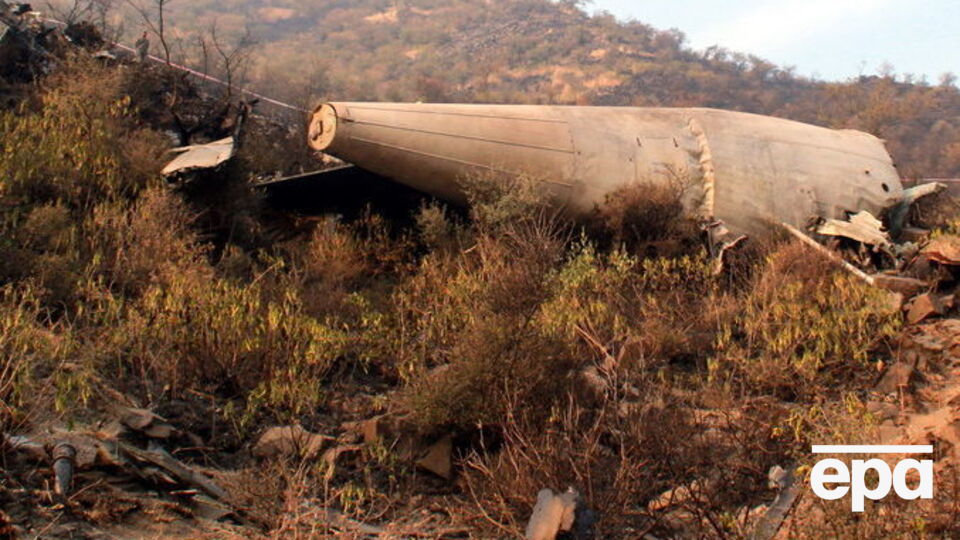 Самолет нашли в лесном овраге