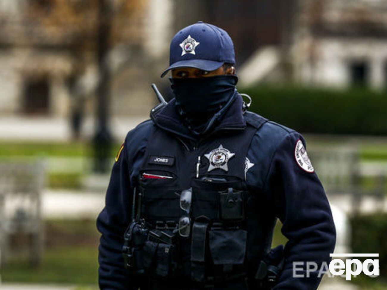 Убийцу полицейского разыскивают