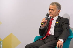 Джемилев: Уходящий год доказал, что мы имеем друзей, которые вместе с нами отстаивают наши права и свободы