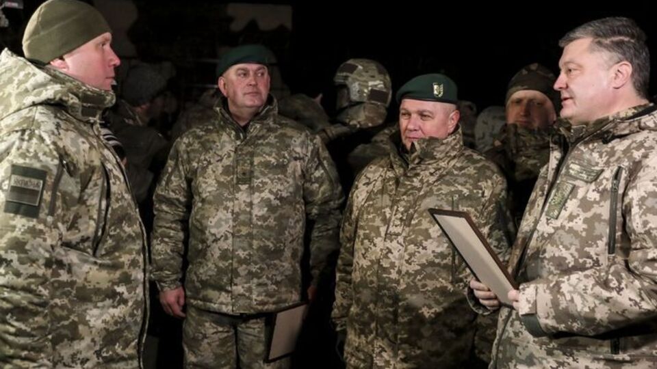 Порошенко посетил военных в Донецкой области