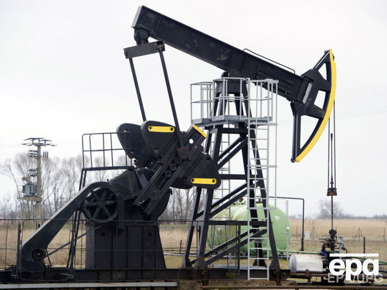 Нефть дорожает после решения ОПЕК о сокращении добычи