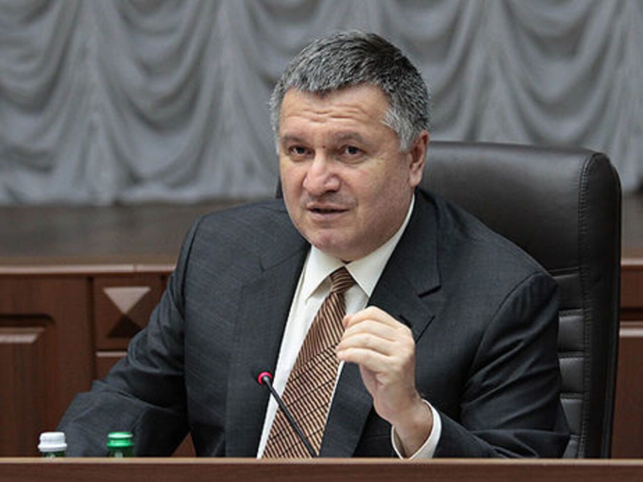Аваков пообещал вернуться в Украину через три дня