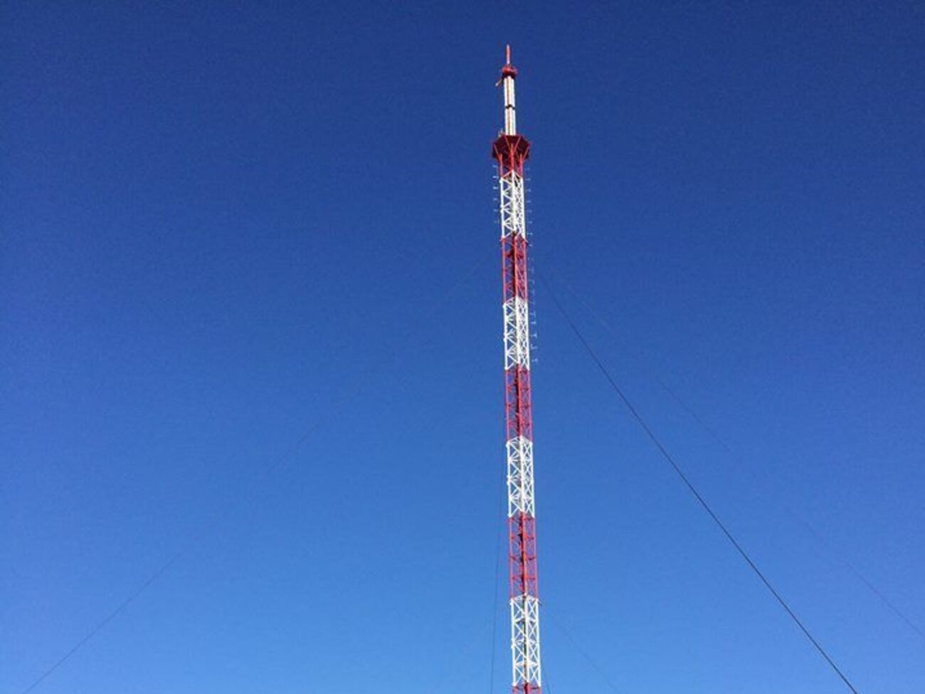 Сегодня на Карачуне установили новую телевизионную вышку