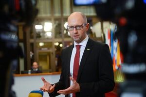 Яценюк заявил, что счетов в иностранных банках не имеет