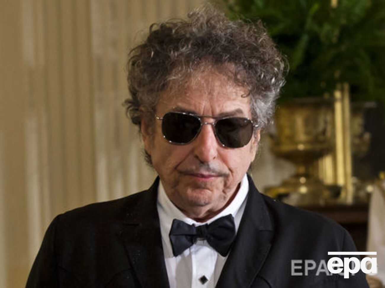 Дилан получил Нобелевскую премию по литературе