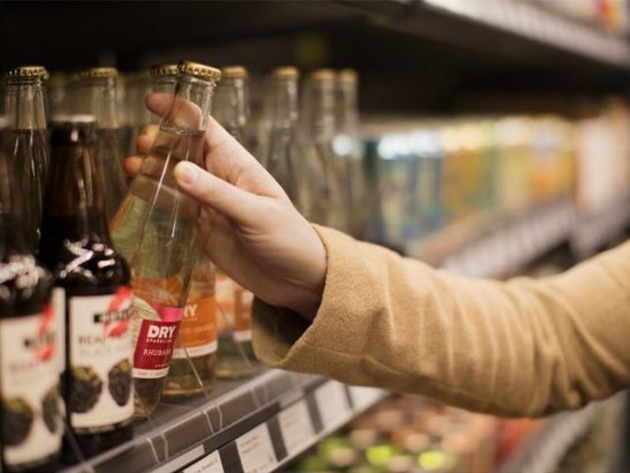 Технология автоматически определяет, когда продукт взяли с полки