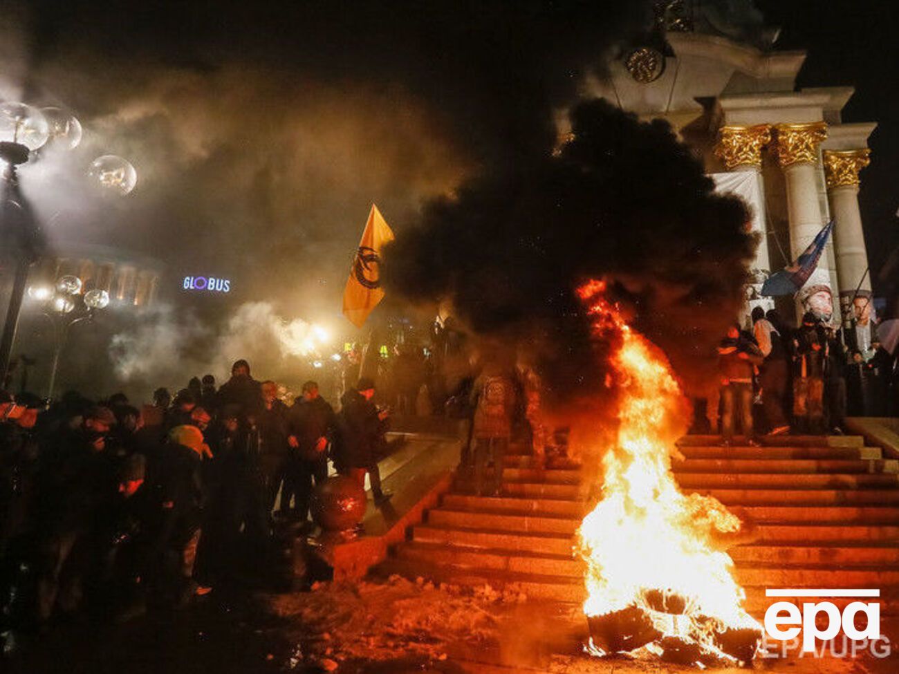 21 ноября в Киеве группа участников народного веча устроила беспорядки