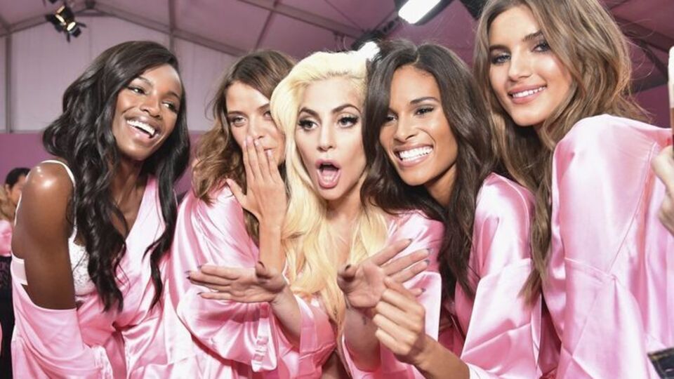 Леди Гага сняла видео при участии моделей Victoria's Secret