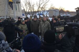 5 декабря Порошенко присутствовал на открытии телевышки на Карачуне