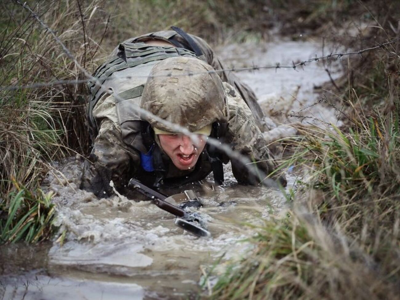 Рада разрешила военным, которые заключили контракты на службу во время особого периода, перезаключить контракты или уволиться в запас