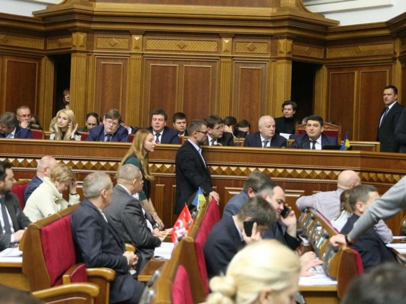 В вечернем заседании парламента приняли участие министры во главе с премьером Гройсманом