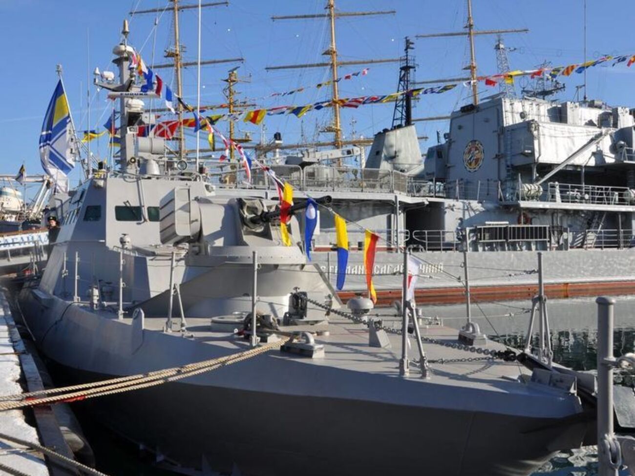 Украинские ВМС пополнились двумя бронированными катерами