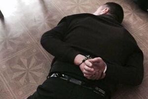Работники Управления по борьбе с торговлей людьми требовали ежемесячную плату от организатора борделя