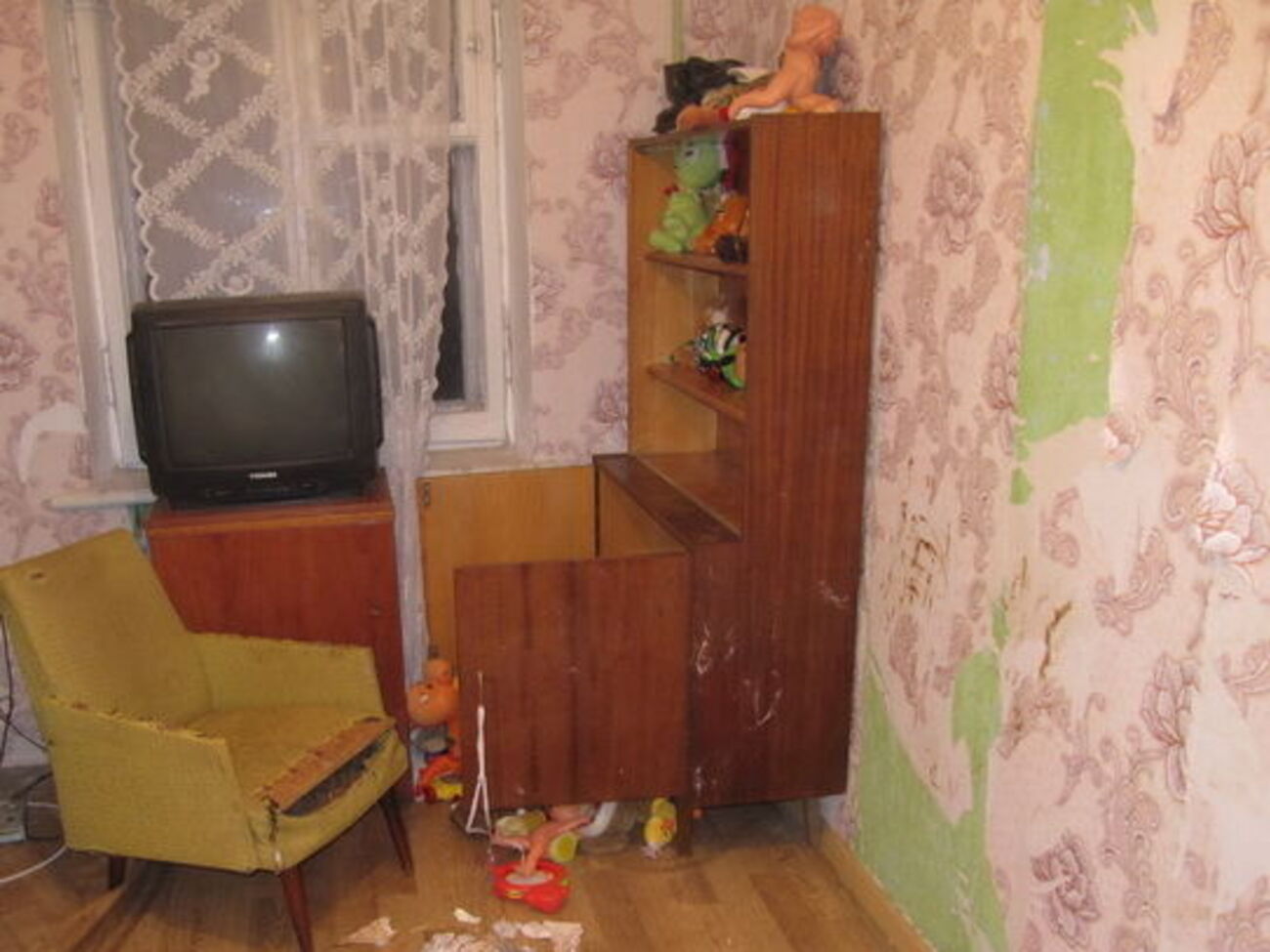 Дети не смогли выбраться из запертой квартиры