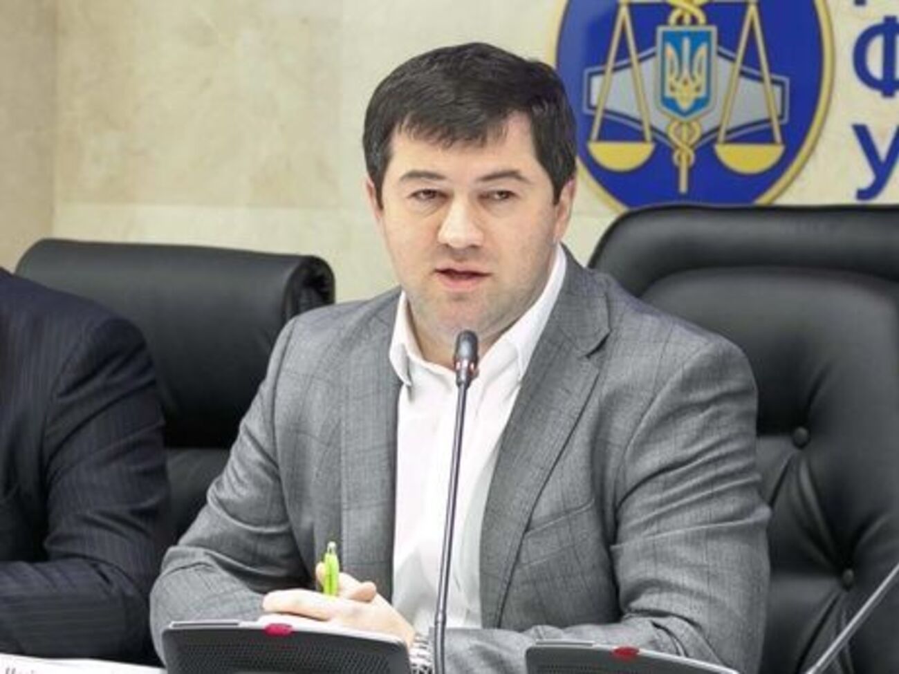 Насиров отметил, что практически вся мелкая техника поступает в Украину без уплаты налогов