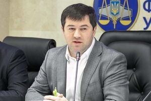Насиров отметил, что практически вся мелкая техника поступает в Украину без уплаты налогов