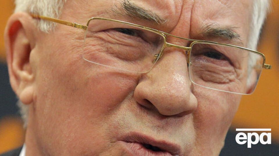 Три земельных участка и объект жилого фонда Азарова в Киеве арестованы судом