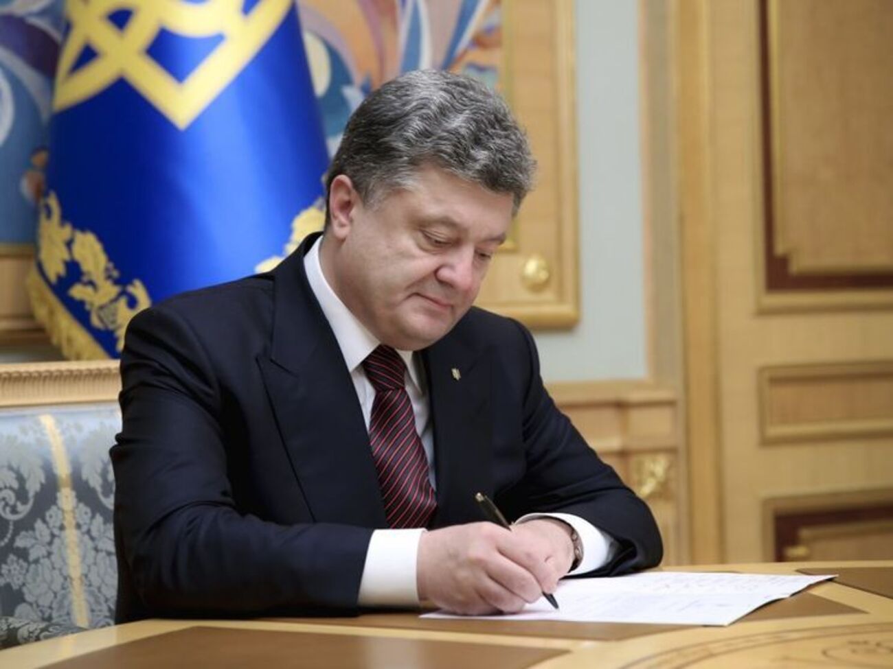 Порошенко изменил порядок разработки программ сотрудничества с НАТО
