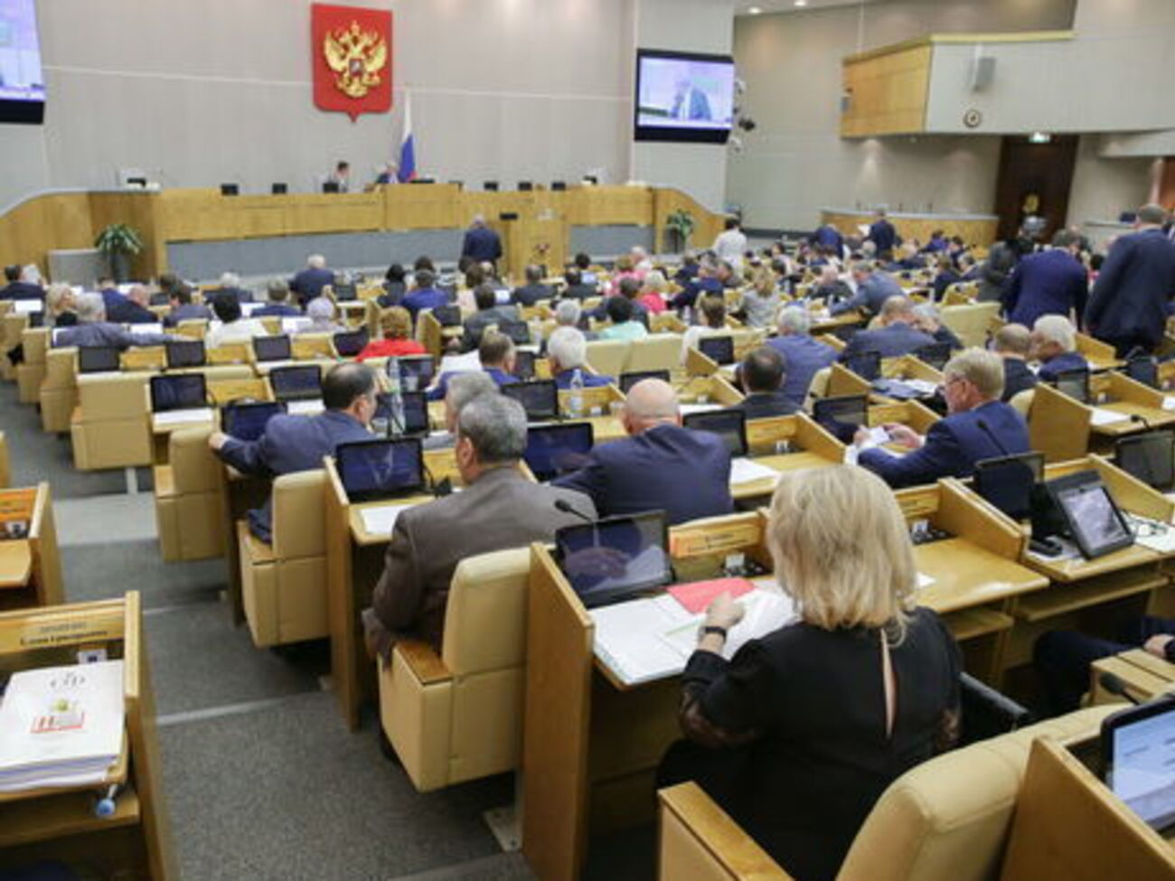 Депутаты российской Госдумы пожаловались на затянувшиеся заседания