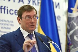 По словам Луценко, он ограничил возможность народных депутатов без повесток появляться в кабинетах следователей