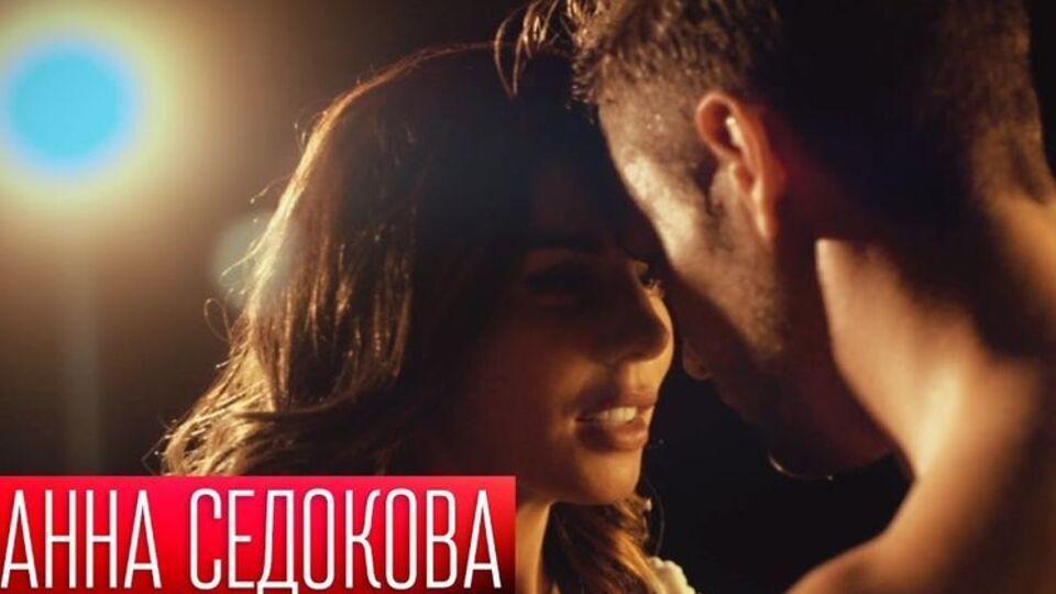 Седокова изобразила семейную жизнь в новом клипе