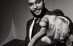 Тимати взялся за инструмент татуировщика