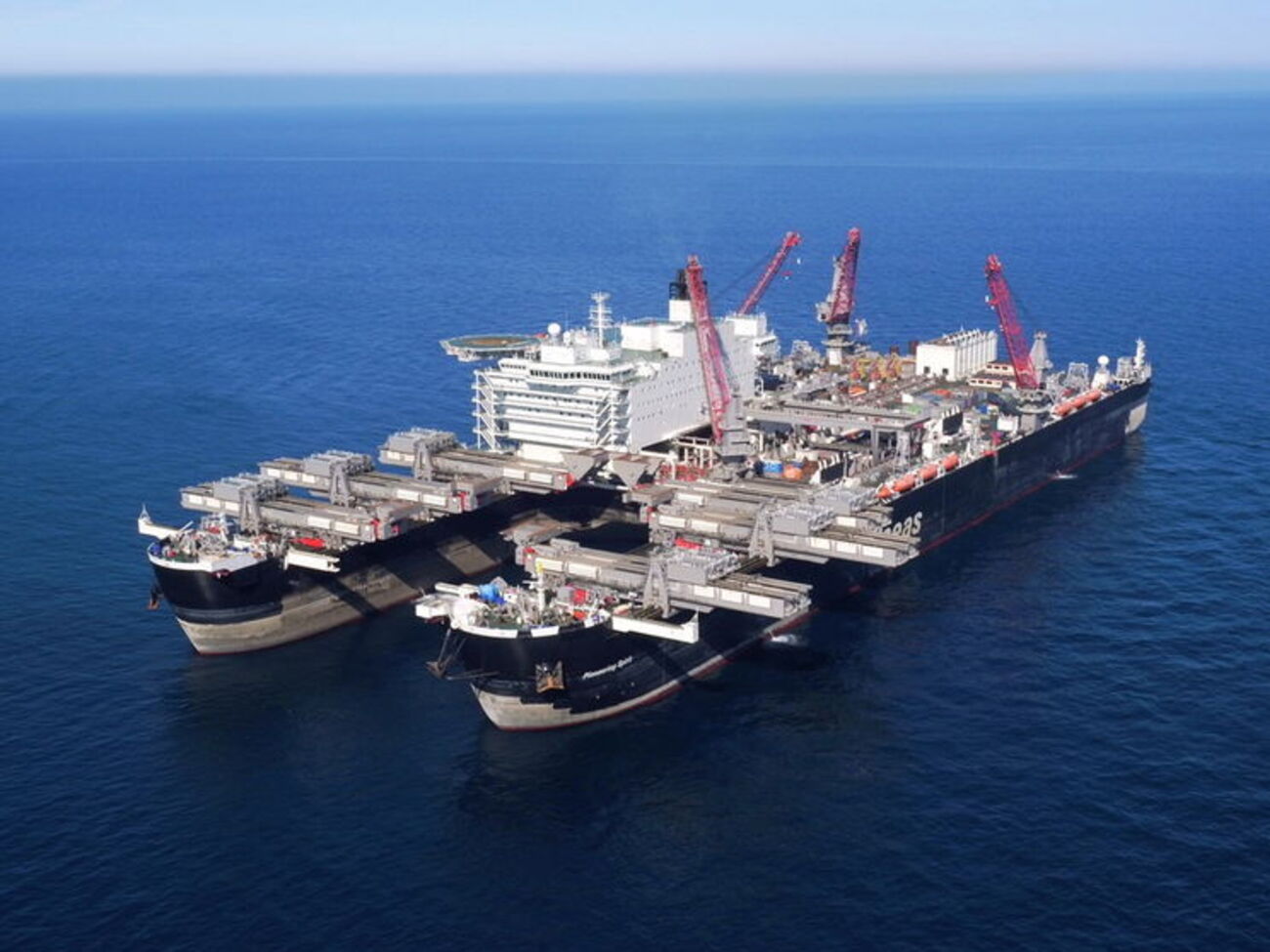 "Газпром": Для строительства задействуют крупнейшее в мире строительное судно Pioneering Spirit